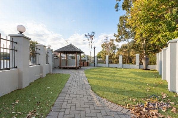 6/43 Halliday Street Bayswater WA 6053 Modern 4 Bed 3 Bath Near River. - Image 23