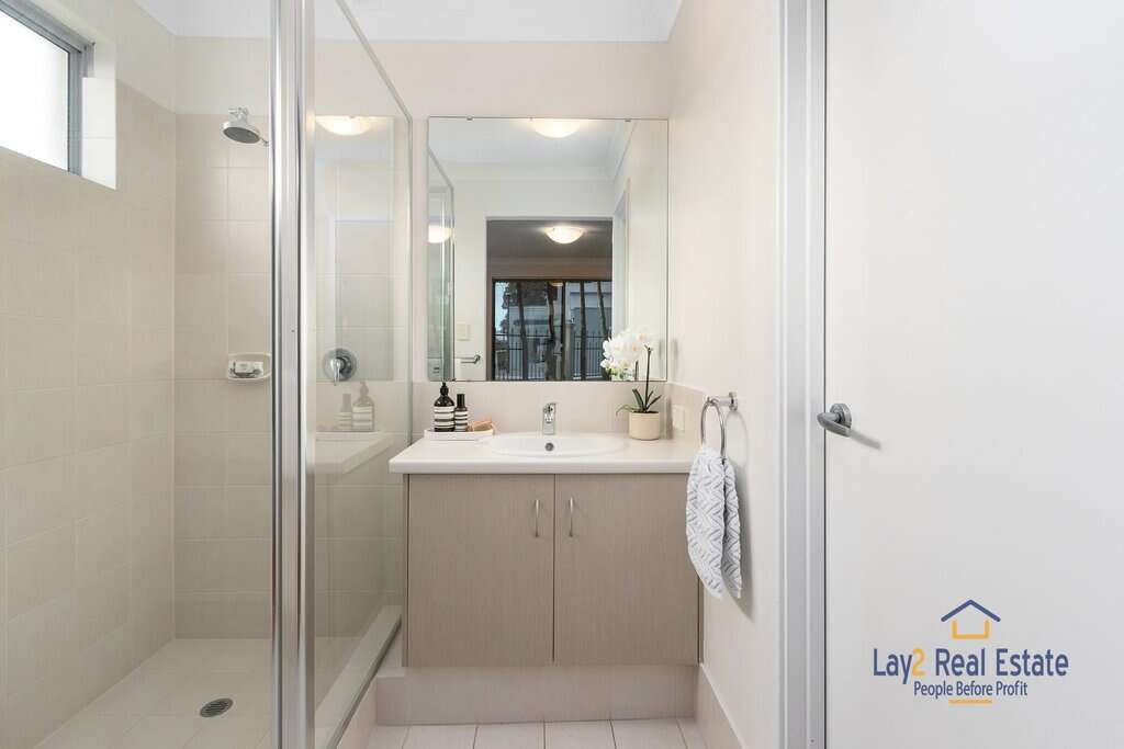 6/43 Halliday Street Bayswater WA 6053 Modern 4 Bed 3 Bath Near River. - Image 16