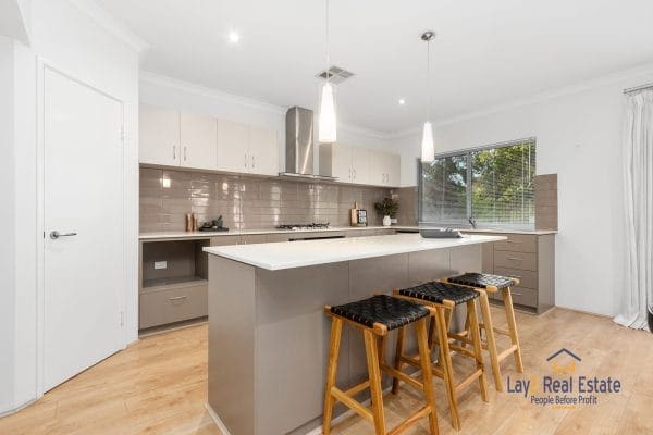 6/43 Halliday Street Bayswater WA 6053 Modern 4 Bed 3 Bath Near River. - Image 6