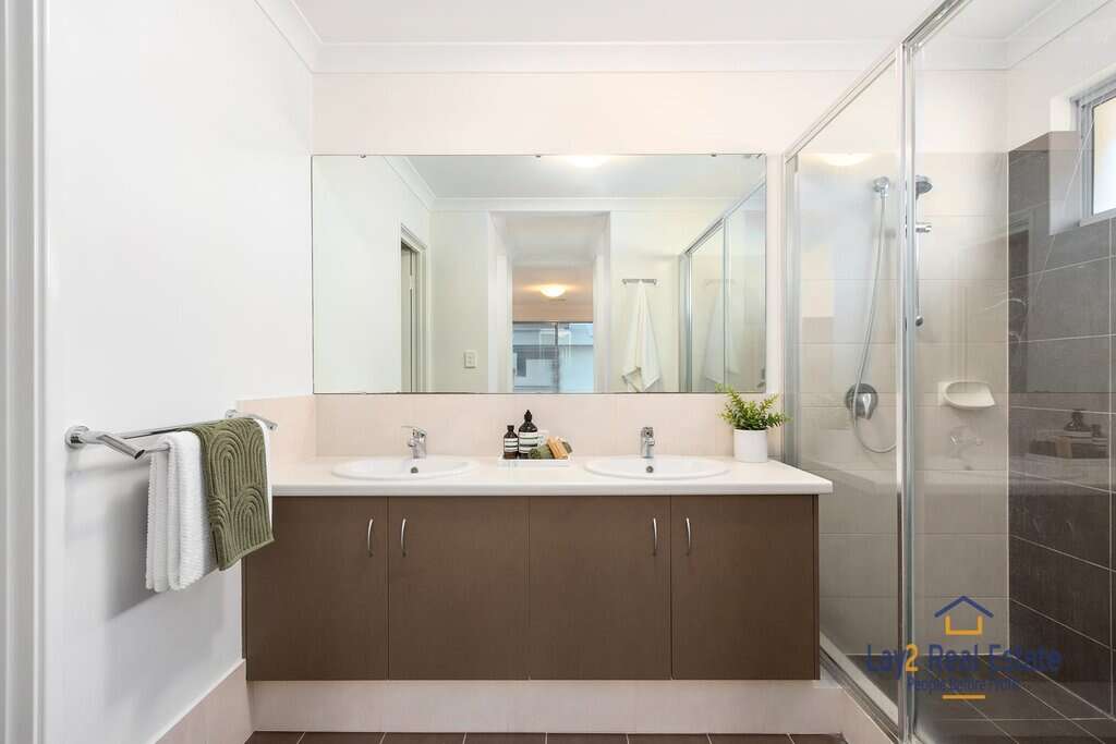 6/43 Halliday Street Bayswater WA 6053 Modern 4 Bed 3 Bath Near River. - Image 17