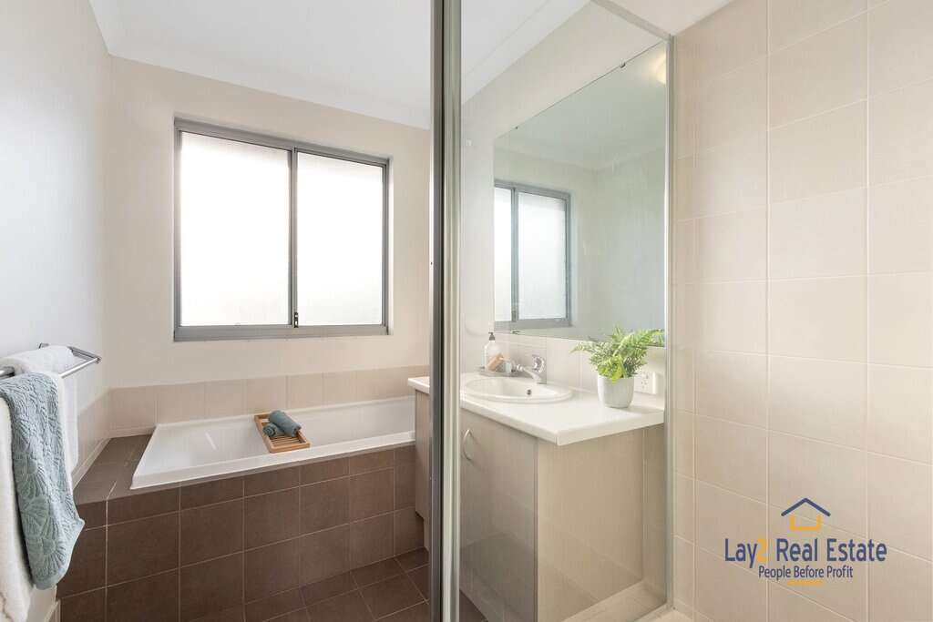 6/43 Halliday Street Bayswater WA 6053 Modern 4 Bed 3 Bath Near River. - Image 18