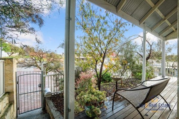 1 Murray Street Bayswater WA 6053 It's Cute, Cosy, Rare and Conveniently Located! - Image 2