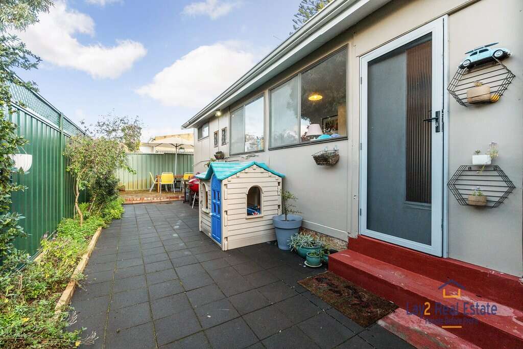 64 The Strand Bayswater WA 6053 Spacious, Light and Bright Gem on 425sqm - Image 24