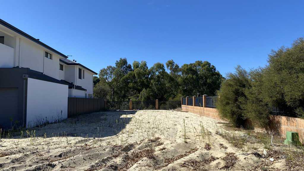 Land for sale along Bayswater Riverside Gardens