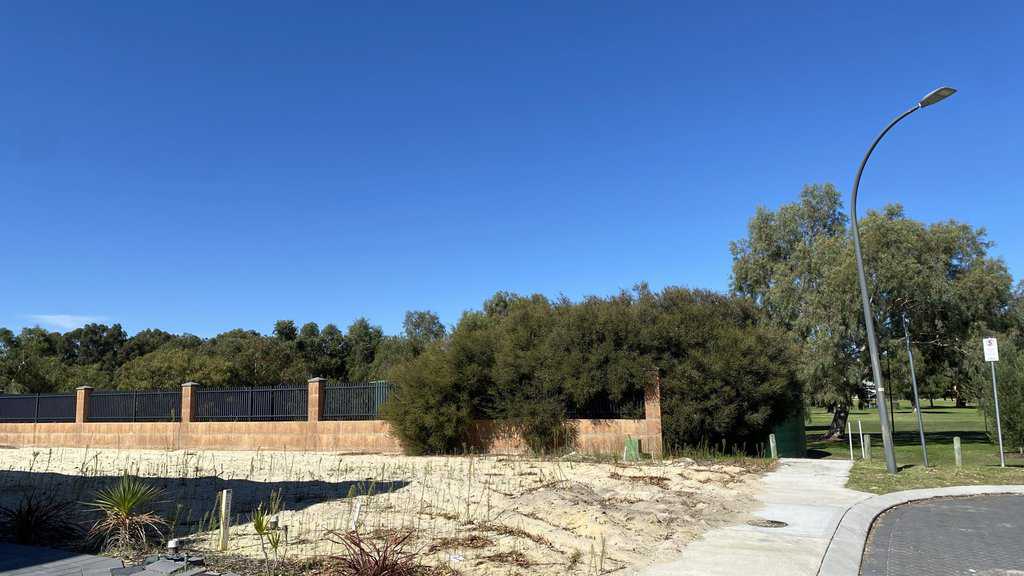 Land for sale along Bayswater Riverside Gardens