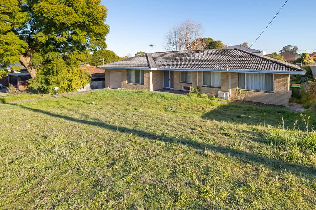 11 Paterson Street, Bayswater WA 6053 (SOLD) -Original 1970’s Brick Home on 787m2 with 23m frontage., Bayswater - Thumbnail 3