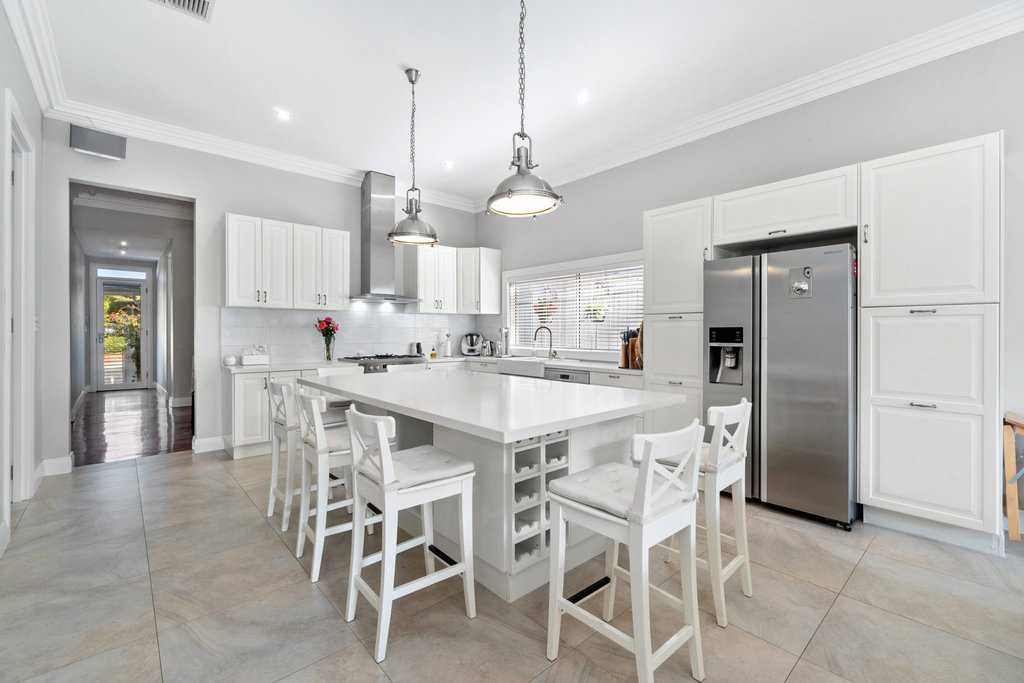 24 Coode Street Bayswater WA 6053 Extended Renovated Classic Minutes to Village - Image 4