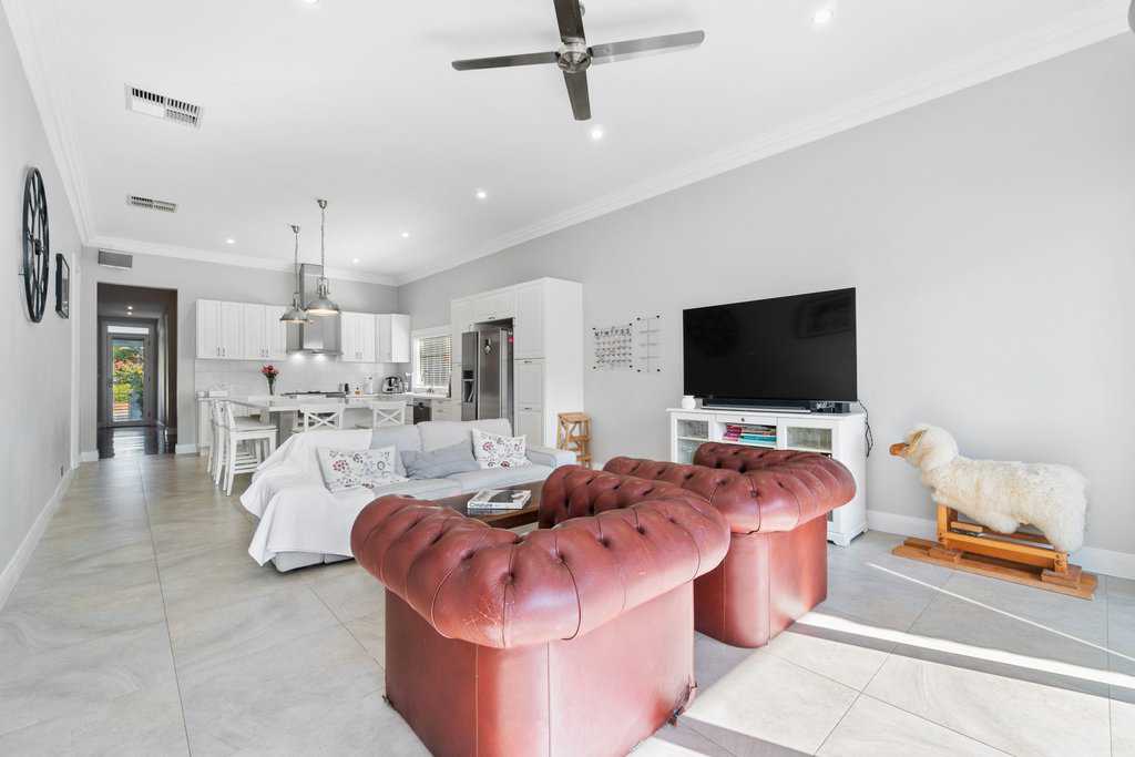24 Coode Street Bayswater WA 6053 Extended Renovated Classic Minutes to Village - Image 7