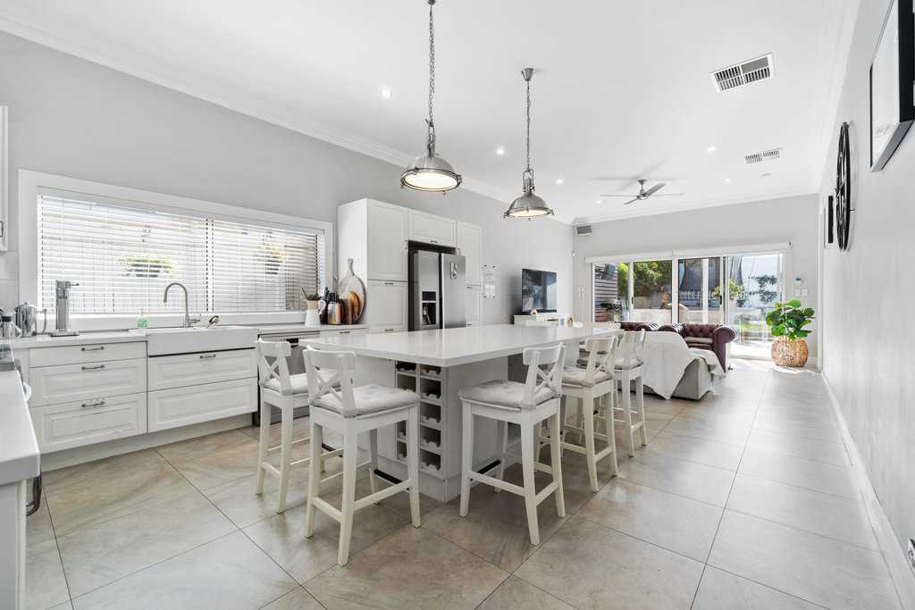 24 Coode Street Bayswater WA 6053 Extended Renovated Classic Minutes to Village - Image 5