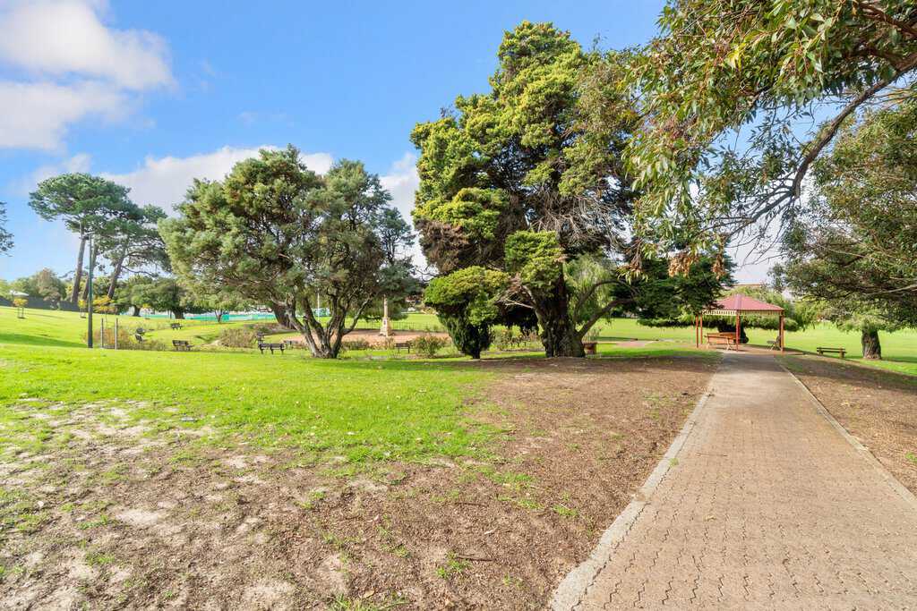 24 Coode Street Bayswater WA 6053 Extended Renovated Classic Minutes to Village - Image 14