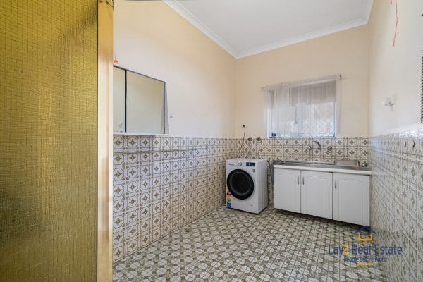 6 Drake Street Bayswater WA - 50's Character with Development Potential in 5 Star Location - Image 11