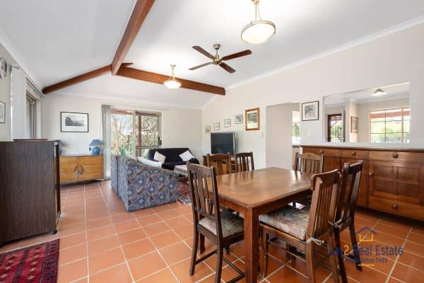 23 Brooks Drive Bayswater WA living area image.