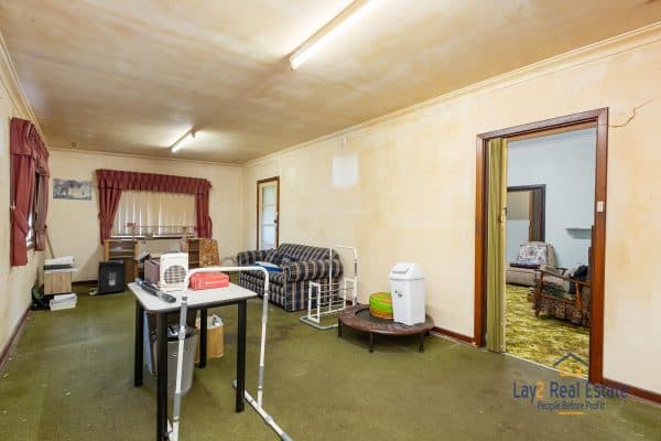 R60 Zone 1009m2 Bayswater Block with Original 50's Home - Image 10