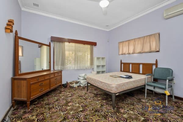 R60 Zone 1009m2 Bayswater Block with Original 50's Home - Image 14