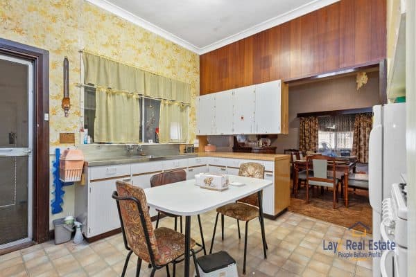 R60 Zone 1009m2 Bayswater Block with Original 50's Home - Image 9