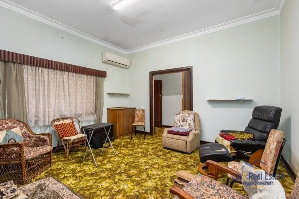 R60 Zone 1009m2 Bayswater Block with Original 50's Home - Image 11
