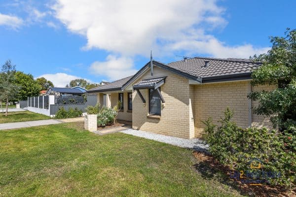 Fifth Avenue Bassendean Home For Sale. 3 Bed / 2 Bath For Sale - Image 14
