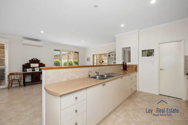 Meticulously Kept 3 Bed Family Home in Bayswater UNDER OFFER. - Image 14