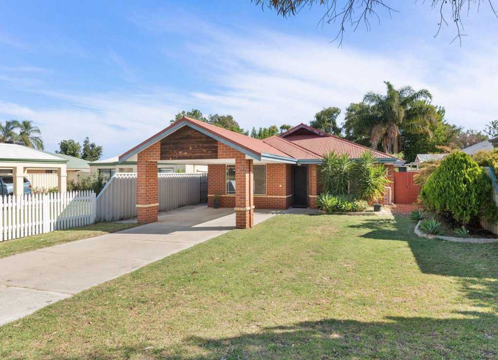 6054/4 Bed 2 Bath Family Size Home, 4 Bed 2 Bath Family Size Home - Image 1