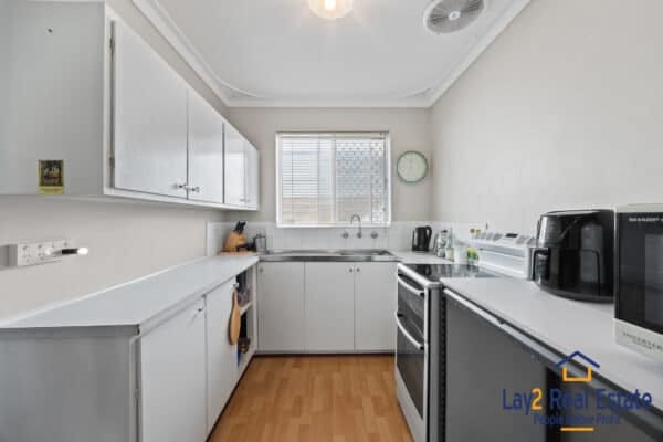 89A May Street Bedford WA 6052 Centrally Located 2 Bed Duplex Half. - Image 6