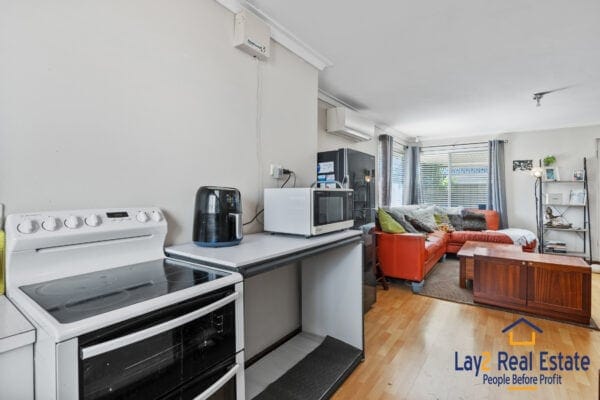 89A May Street Bedford WA 6052 Centrally Located 2 Bed Duplex Half. - Image 7