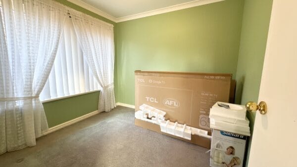 20 McWhae Gardens Bayswater. Bed 4. Contact Mick Lay