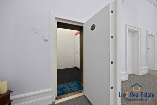 147 Avon Terrace York WA 6302. Sea Change, Anyone? Circa 1889 Built Two Storey Bank. - Image 13