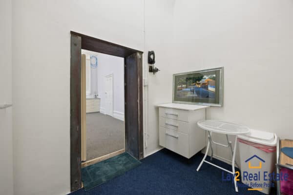 147 Avon Terrace York WA 6302. Sea Change, Anyone? Circa 1889 Built Two Storey Bank. - Image 14