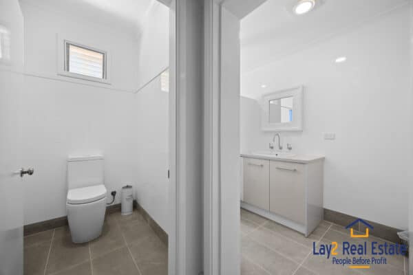 147 Avon Terrace York WA 6302. Sea Change, Anyone? Circa 1889 Built Two Storey Bank. - Image 26