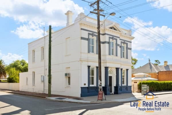 147 Avon Terrace York WA 6302. Sea Change, Anyone? Circa 1889 Built Two Storey Bank.