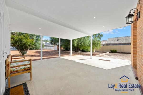 147 Avon Terrace York WA 6302. Sea Change, Anyone? Circa 1889 Built Two Storey Bank. - Image 31