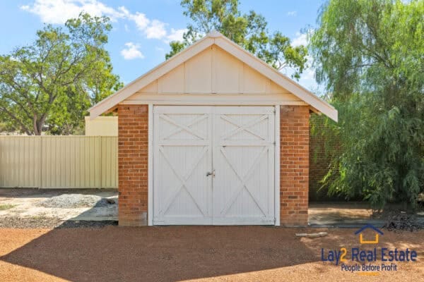 147 Avon Terrace York WA 6302. Sea Change, Anyone? Circa 1889 Built Two Storey Bank. - Image 32