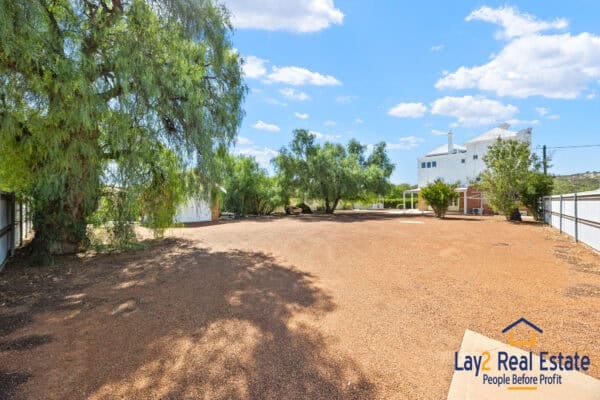 147 Avon Terrace York WA 6302. Sea Change, Anyone? Circa 1889 Built Two Storey Bank. - Image 33