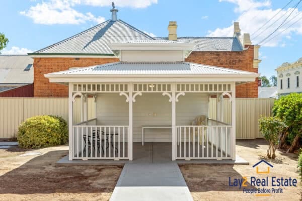 147 Avon Terrace York WA 6302. Sea Change, Anyone? Circa 1889 Built Two Storey Bank. - Image 28