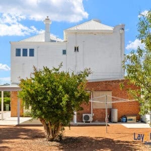 147 Avon Terrace York WA 6302. Sea Change, Anyone? Circa 1889 Built Two Storey Bank. - Image 29