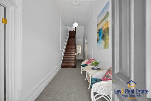 147 Avon Terrace York WA 6302. Sea Change, Anyone? Circa 1889 Built Two Storey Bank. - Image 6