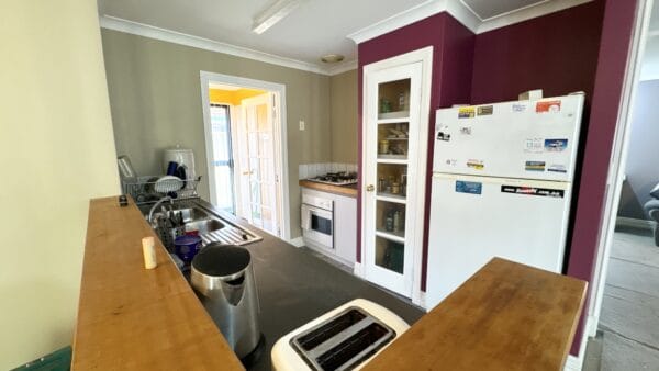 20 McWhae Gardens Bayswater. Kitchen 2. Contact Mick Lay