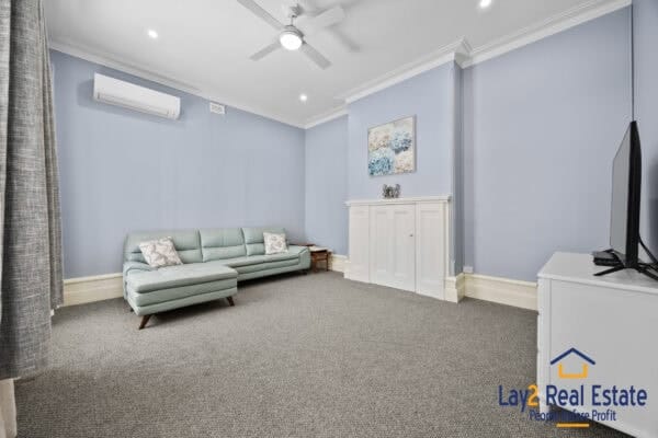 147 Avon Terrace York WA 6302. Sea Change, Anyone? Circa 1889 Built Two Storey Bank. - Image 7
