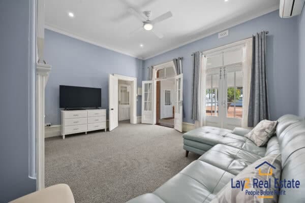 147 Avon Terrace York WA 6302. Sea Change, Anyone? Circa 1889 Built Two Storey Bank. - Image 10