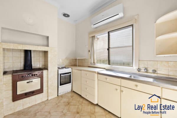 23 Hayward Street Bayswater WA 6053. 1940's Character Home. - Image 10