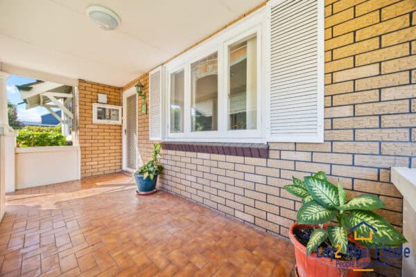 23 Hayward Street Bayswater WA 6053. 1940's Character Home. - Image 4