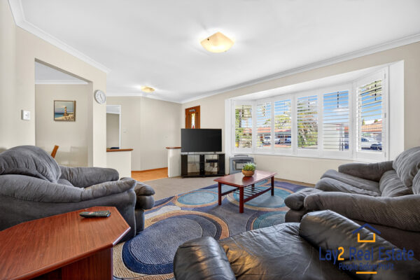 Ripe for a Renovation!  20 Graduate Place Marangaroo WA 6064 - Image 4