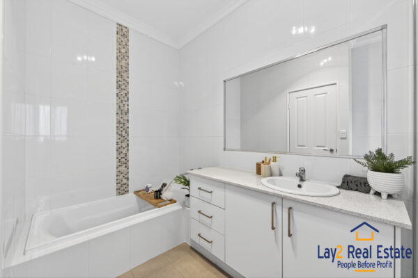 Spacious & Secluded: Very Big 3 Brm 2 Bth Home - Riverside Precinct - Image 19