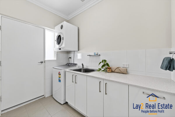 Spacious & Secluded: Very Big 3 Brm 2 Bth Home - Riverside Precinct - Image 21