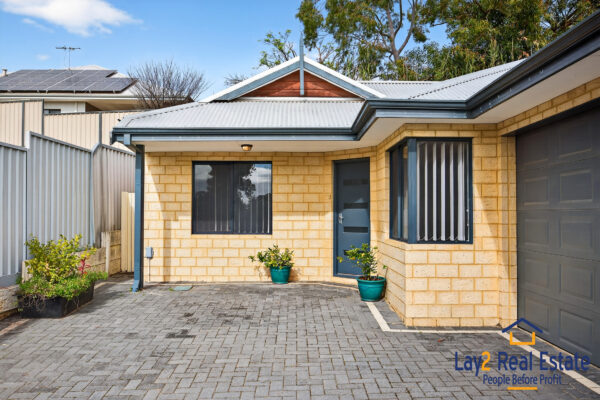 Elevated / 4 bedrooms 2 Bathroom Property | 3B Aughton Street Bayswater WA 6053 - Image 2