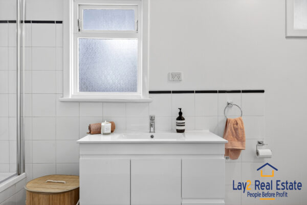 Spacious Family Living in an Exclusive Bayswater Cul-de-Sac Enclave - Image 21