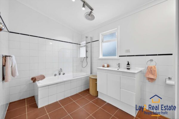 Spacious Family Living in an Exclusive Bayswater Cul-de-Sac Enclave - Image 22