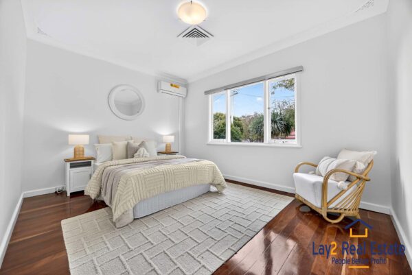 Spacious Family Living in an Exclusive Bayswater Cul-de-Sac Enclave - Image 17