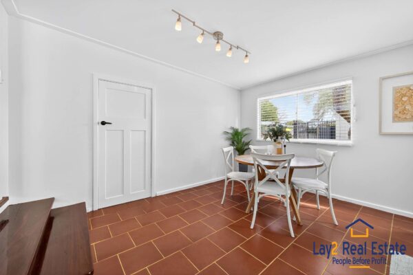 Spacious Family Living in an Exclusive Bayswater Cul-de-Sac Enclave - Image 11