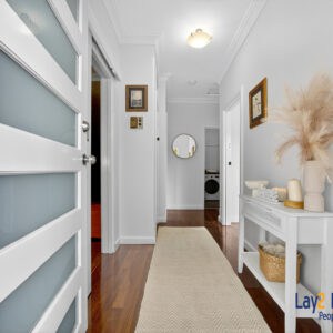 Spacious Family Living in an Exclusive Bayswater Cul-de-Sac Enclave - Image 4